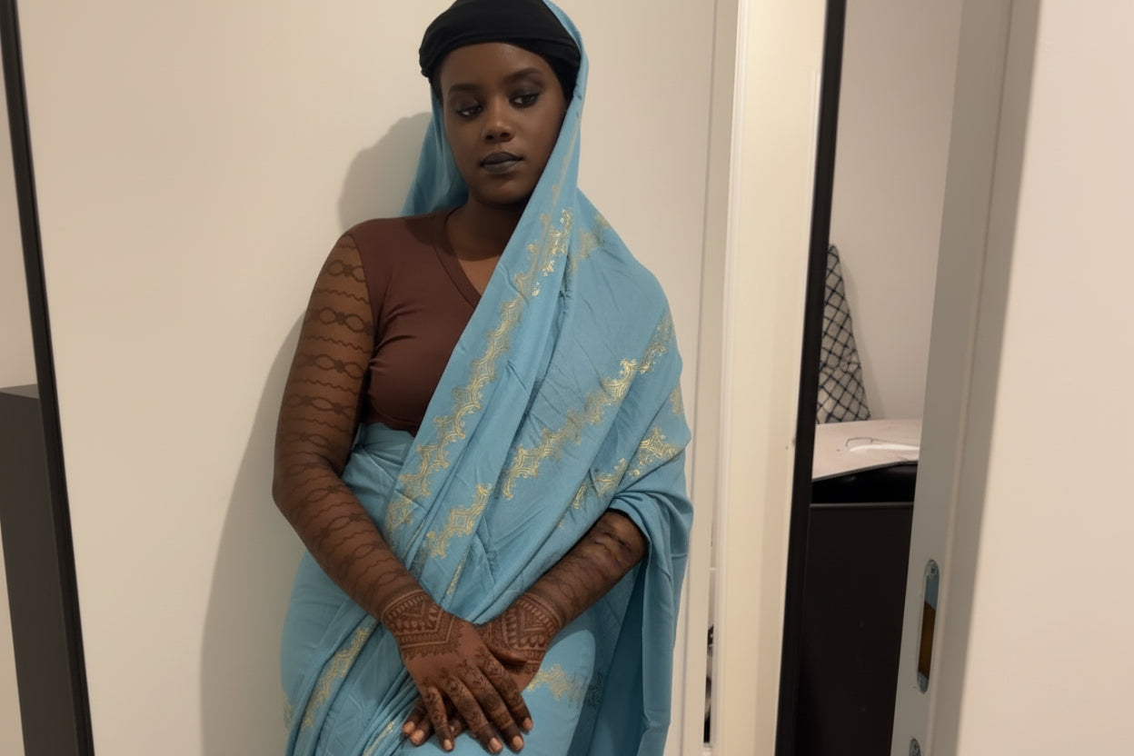 Dempé Élégance Royale ASWAH - Vêtement africain bleu ciel et doré 